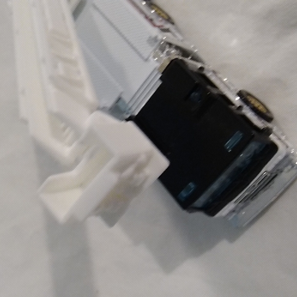 SALE! 2009 Mattel Matchbox Jensen Fire Dept. Ladder 5 - Picture 13 of 17